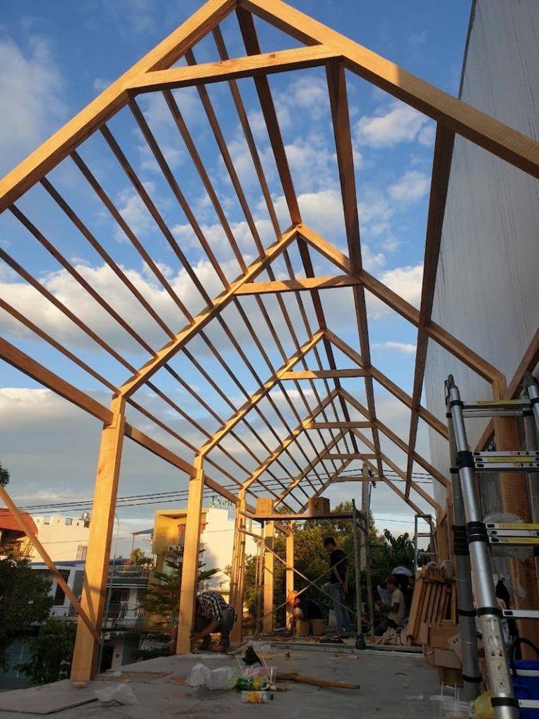Sơn gỗ ngoài trời – sự lựa chọn tối ưu cho các công trình nhà gỗ